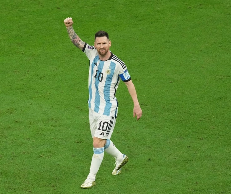 I want to live a few more games as world champion: Messi