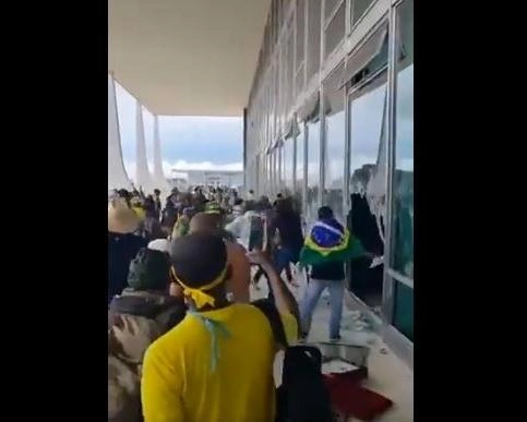 Brazil: Bolsonaro supporters storm National Congress, presidential palace (VIDEOS)
