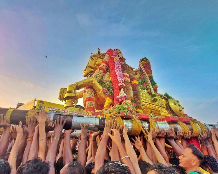 ‘Lord Kallazhagar descends into river Vaigai’ as part of Chithirai Brahmotsavam (VIDEO)