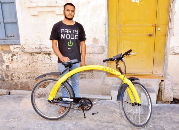 એક ગુજરાતી વિદ્યાર્થીએ મોબાઇલ પણ ચાર્જ કરી આપે તેવી સાયકલ બનાવી