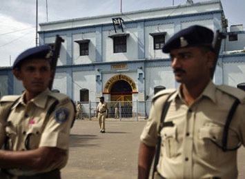 ગુજરાતમાં 3 વર્ષમાં પોલીસ જાપ્તામાંથી 124 કેદીઓ ભાગી ગયા