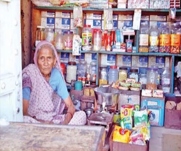 પૂર્વ સાંસદના પત્ની 80 વર્ષની વયે પરચુરણ ચીજવસ્તુઓની દુકાન ચલાવે છે