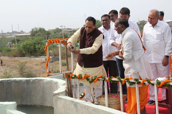 ગુજરાતના વિશાળ સાગરકાંઠે ડી-સેલીનેશન પ્લાન્ટ સ્થપાશે ખારા પાણીને પીવાલાયક બનાવવાનો પ્રયોગ  કરાશે