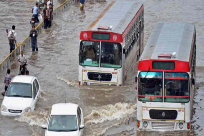 Heavy Rain in Ahmedabad - અમદાવાદમાં ભારે વરસાદ, શહેરના રસ્તાઓ પર પાણી જ પાણી