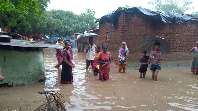 રોજ દોડતા અમદાવાદની .8 ઈચ વરસાદે હાલત બગાડી.. જુઓ તસ્વીરોમાં Ahmedabad City in photos