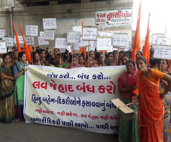 ગુજરાતમાં ચૂંટણી ટાણે જ લવજેહાદનું ભૂત ધૂણ્યું- હિંદુ દિકરીઓને જબરદસ્તીથી બેગમ બનાવાતી હોવાની રાવ
