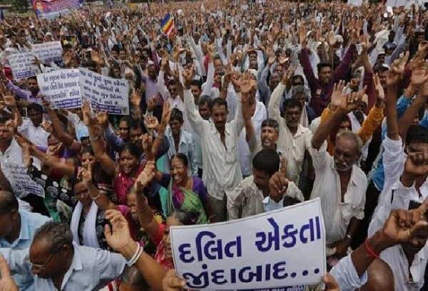 ગુજરાત રાજ્યના મંત્રીઓને મૂછો કઢાવવા દલિતો શેવિંગ કિટની ભેટ આપશે
