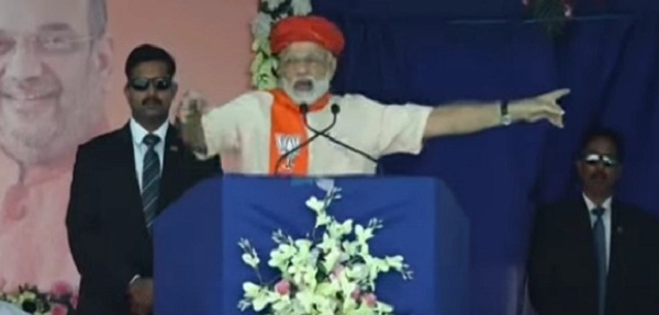 PM Modi live Video -મચ્છુ હોનારત વખતે રાહુલના દાદીએ મોઢે રૂમાલ બાંધ્યો હતો - મોદી