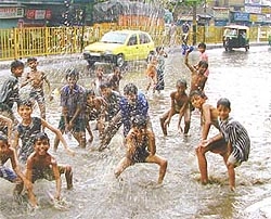 દક્ષિણ ગુજરાત-સૌરાષ્ટ્રમાં સાર્વત્રિક વરસાદ : રાજ્યના ૮૭ તાલુકાઓમાં નોંધપાત્ર વરસાદ
