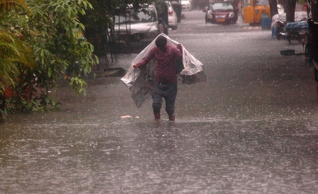 મુંબઈમાં જ્યા જુઓ ત્યા પાણી જ પાણી... જુઓ તસ્વીરોમાં