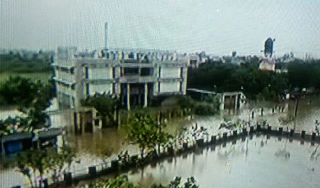 Gujarat Heavy Rain photo - ભારે વરસાદથી ભાવનગરના માર્ગો તૂટી પડ્યા, આગામી 5 દિવસમાં ભારે વરસાદની આગાહી