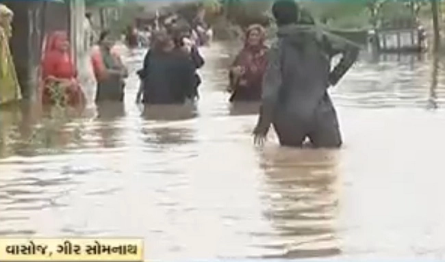 Video-દક્ષિણ ગુજરાતમાં  વરસાદે જનજીવન અસ્તવ્યસ્ત કર્યુ - જુઓ વરસાદી આફતના ફોટા