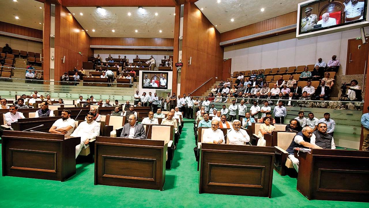 વિધાનસભામાં પ્રશ્નોત્તરી દરમિયાન ગુજરાત સરકારની પોલ ખુલી