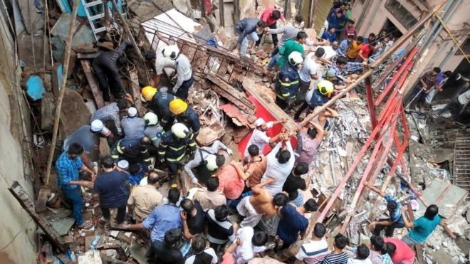 મુંબઈમાં 4 માળની ઇમારત ધ્વસ્ત થતાં 50 જણ દબાયા, 2 લોકોનાં મૃત્યુ