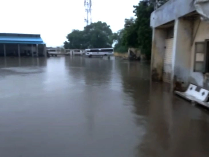 Gujarat rain photos- ગુજરાત ચોમાસુઃ કોરા ધાકોર રહેલા ઉત્તર ગુજરાતમાં ભારે વરસાદ, વાવમાં સૌથી વધુ