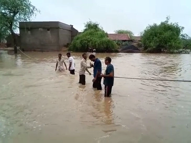 ગુજરાતમાં  37% વરસાદ, અત્યાર સુધી 27 લોકોનાં મોત, 59 ગામ વીજળી વિહોણા