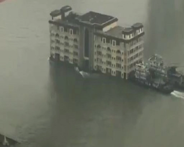 પાણીમાં તરી રહી છે આ પાંચ માળાની ઈમારત, જુઓ વીડિયો