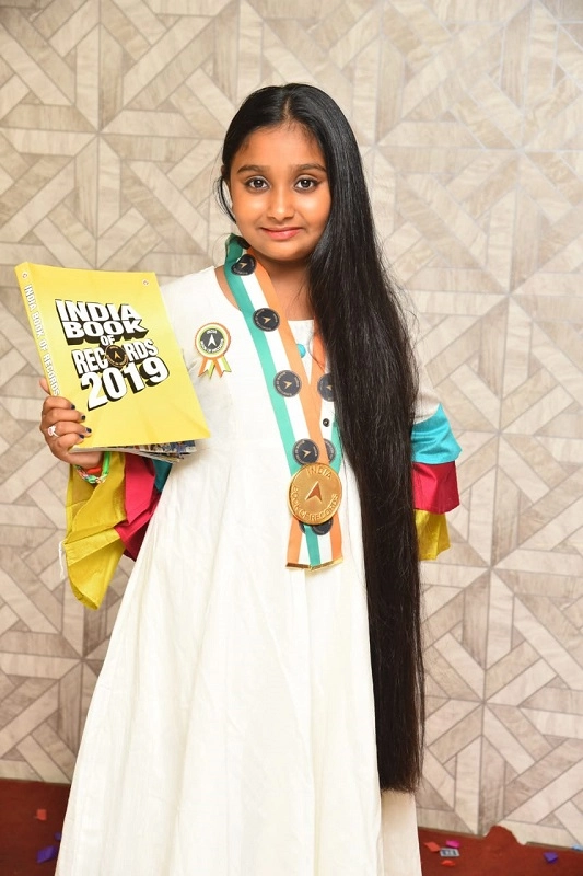 ૯વર્ષની અમદાવાદી છોકરીએ ઇન્ડિયા બુક ઓફ રેકોર્ડમાં નોંધાવ્યો સૌથી લાંબા વાળનો રેકોર્ડ
