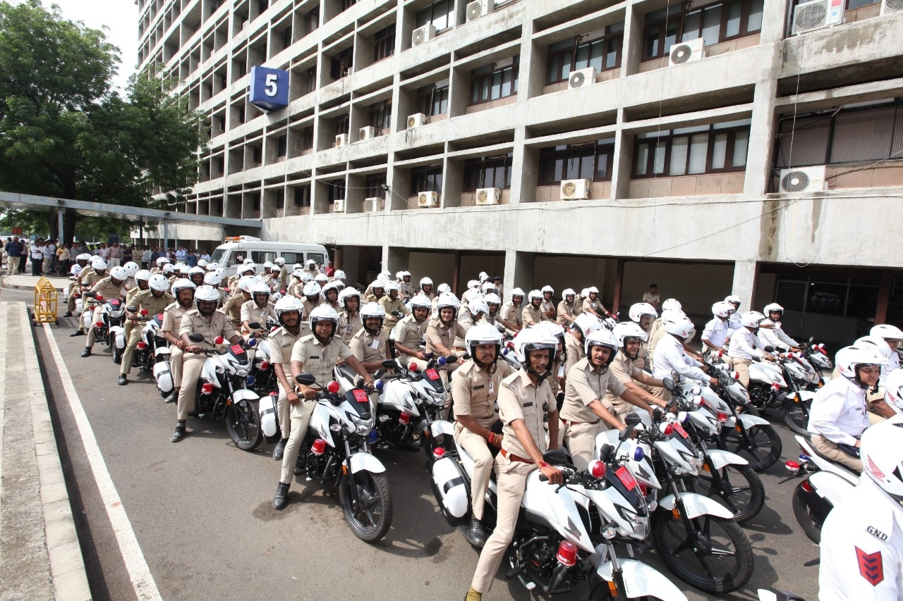 ગુજરાત પોલીસને અદ્યતન સુવિધાથી સજ્જ પ૦ મોટરબાઇક મળ્યા, ઇમરજન્સીમાં મળશે ઝડપી સેવા