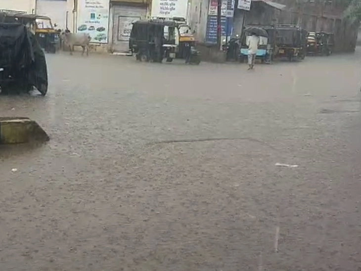 ચૈત્રમાં અષાઢી માહોલ: કચ્છમાં કરા સાથે કમોસમી વરસાદ, પાકને લાખોનું નુકસાન