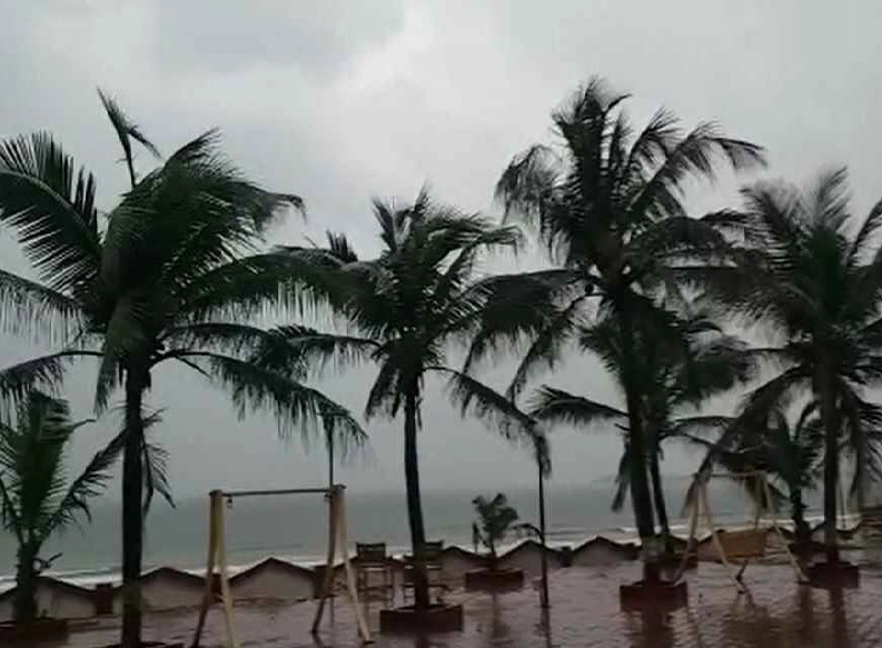 'મહા' વાવાઝોડાની અસર : ગુજરાતમાં ક્યાંક ભારે વરસાદ તો ક્યાંક ધીમી ધારે