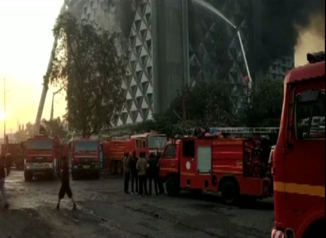 Surat News - સુરતના બહુમાળી ટેક્સટાઇલ માર્કેટમાં આગ, 50થી વધુ ફાયર ફાઇટર ઘટનાસ્થળે પહોંચ્યા