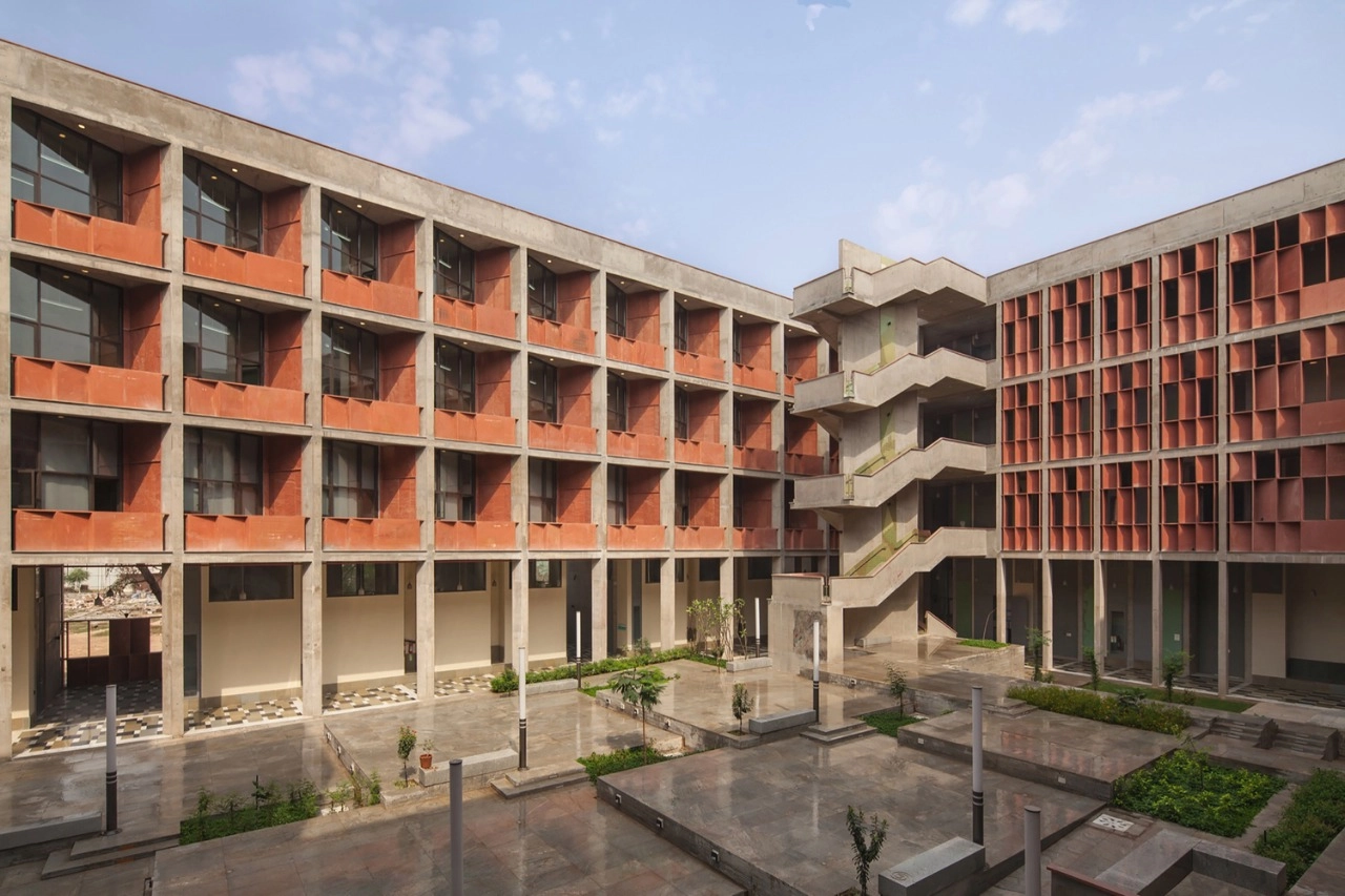 આજથી ગુજરાત યુનિવર્સિટીની ઓફલાઈન પરીક્ષાઓ શરૂ થઈ, 25 હજારથી વધુ વિદ્યાર્થીઓ પરીક્ષા આપશે