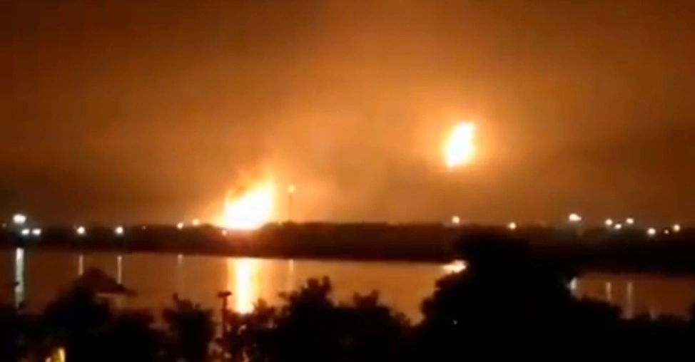 સુરત: ONGC ના ગેસ પ્લાન્ટમાં લાગી ભીષણ આગ, Video માં બ્લાસ્ટ સાથે જોવા મળી આગની જ્વાળાઓ
