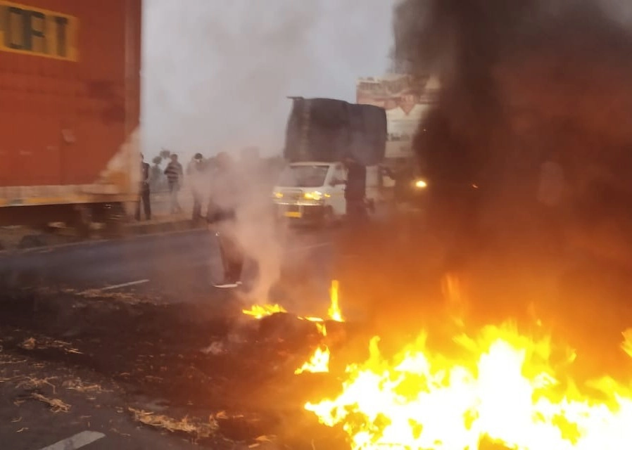 ભારત બંધની ગુજરાતમાં અસર -  શામળાજી ઇડર હાઇવે પર કોંગ્રેસે ભારત બંદ ને લઈ રોડ પર કર્યો ચક્કાજામ
