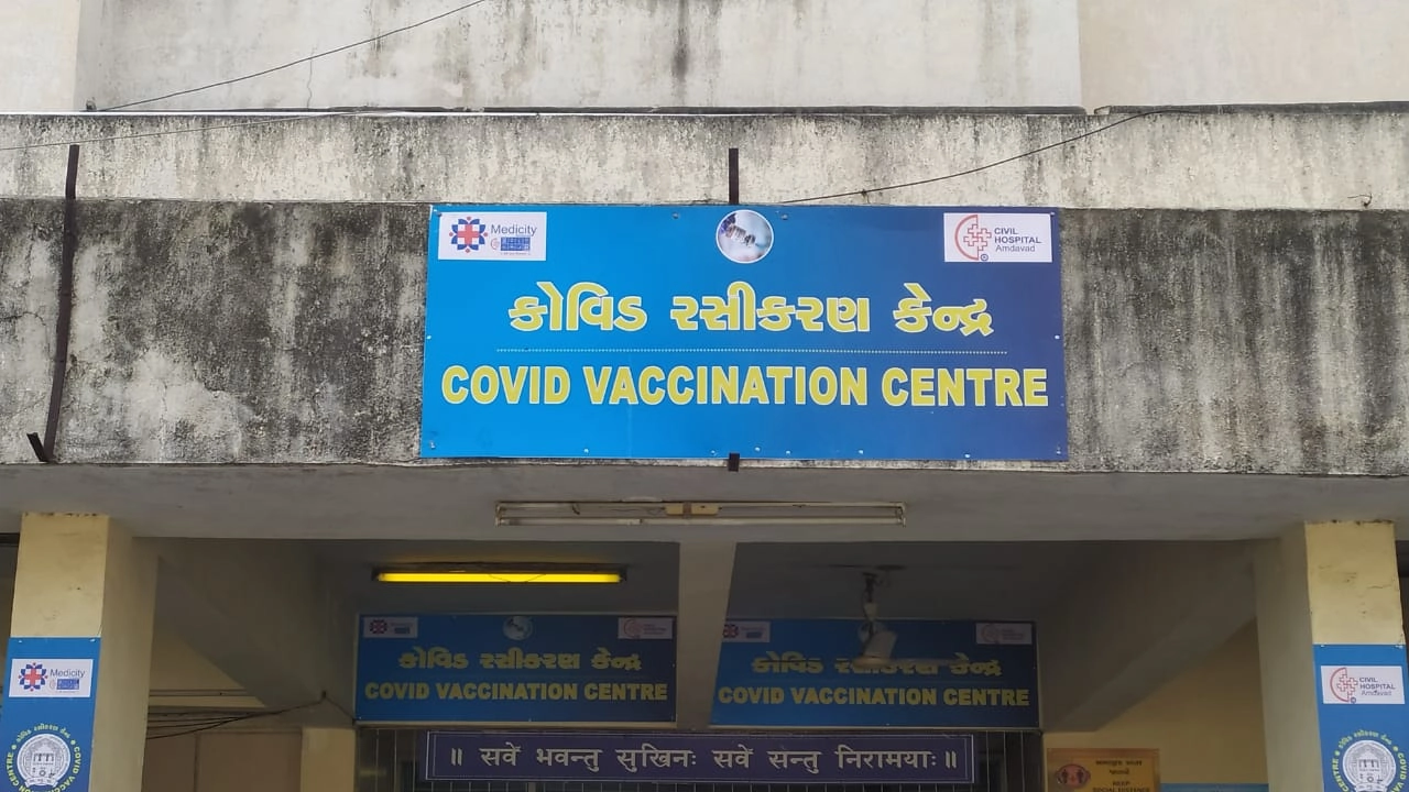 ગુજરાતમાં 40 હજાર બૂથો પર 16 હજાર આરોગ્યકર્મી તહેનાત, જુલાઈ સુધીમાં 1.23 કરોડ લોકોને રસી અપાશે