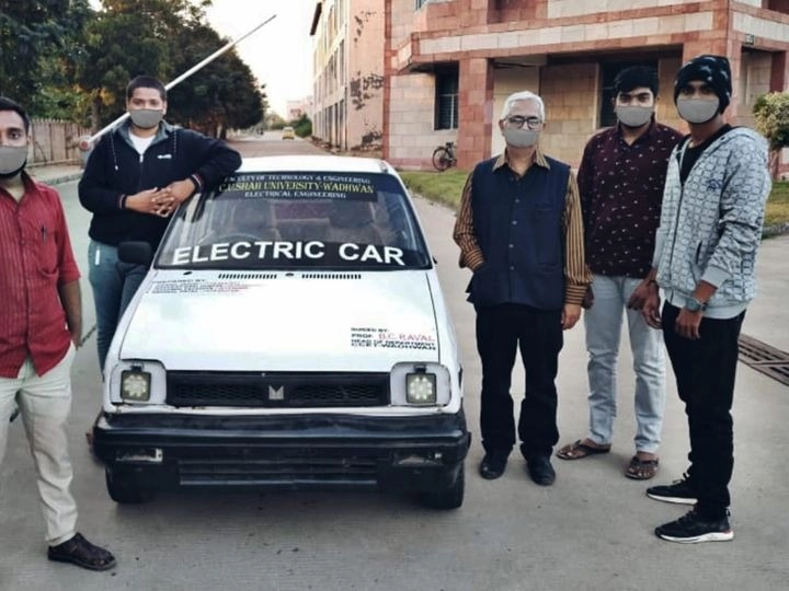 ગુજરાતી વિદ્યાર્થીએ ભંગારમાંથી બનાવી ઇલેક્ટ્રિક કાર, એકવાર ચાર્જ કરશો દોડશે આટલા કિમી