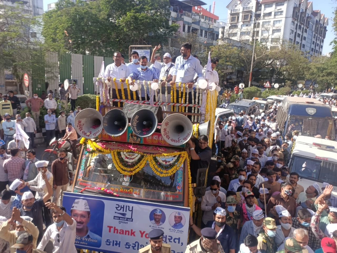 દિલ્હીના CM કેજરીવાલનું શક્તિપ્રદર્શન, હજારોની સંખ્યામાં લોકો ઉમટ્યા