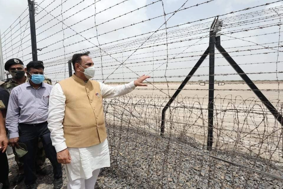 મુખ્યમંત્રી વિજય રૂપાણીએ ભારત પાકિસ્તાન સરહદે અને બનાસકાંઠાના છેવાડાના વિસ્તાર નડાબેટ ખાતે ‘સીમાદર્શન’