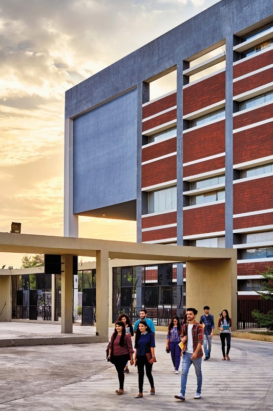 રાજ્યના 8 મહાનગરોમાં હવે સ્કૂલ કોલેજ, સિનેમા, શોપિંગ મોલ્સ, હોટલ-રેસ્ટોરન્ટના બોર્ડ ગુજરાતીમાં રાખવા ફરજિયાત
