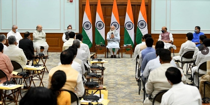 PM Modi Cabinet Reshuffle LIVE: ગુજરાતમાંથી વધુ 3 ચહેરાને મંત્રીમંડળમાં મળી શકે છે સ્થાન