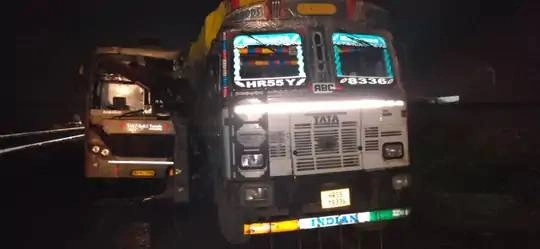 લીંબડી- અમદાવાદ હાઇવે પર મુંબઈથી પોરબંદર જતી બસ ટ્રક સાથે અથડાઈ, બેનાં મોત અને 30ને ઇજા પહોંચી