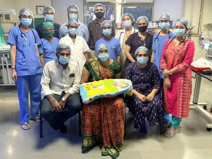 અધૂરા માસે જન્મેલી ફક્ત 750 ગ્રામની બાળકીને અમદાવાદની જીસીએસ હોસ્પિટલમાં ડોક્ટરોએ આપ્યું નવજીવન