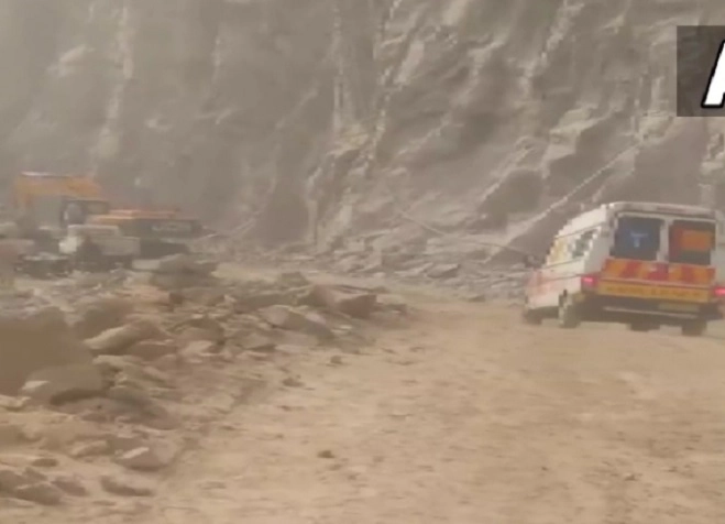 Haryana: ભિવાનીમાં દુઃખદ અકસ્માત! ખાણકામ વિસ્તારમાં પર્વત તૂટી પડ્યો; 3 મૃતદેહ મળી આવ્યા, 10 લોકો દટાયા હોવાની આશંકા છે
