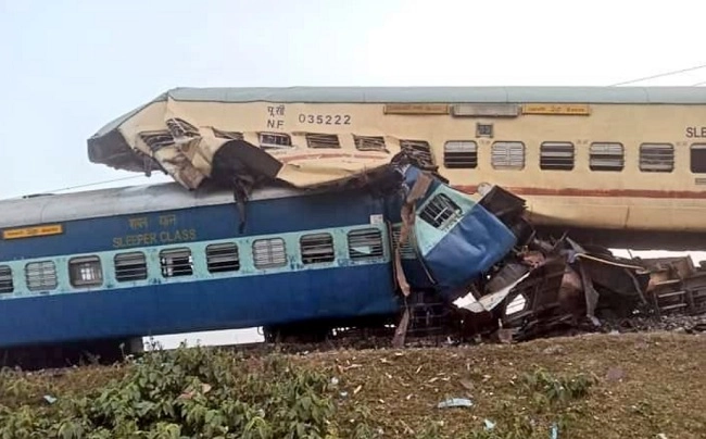 Train Accident in North Bengal: પાટા પરથી ઉતર્યા ગુવાહાટી-બીકાનેર એક્સપ્રેસ ટ્રેનના ડબ્બા, 4 લોકોના મોત, 50થી વધુ લોકો ઘાયલ