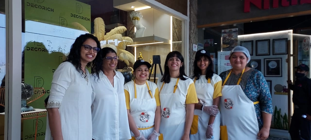અનોખુ અભિયાન: પિરિયડ્સમાં રહેલી સ્ત્રીઓએ રેસ્ટોરેન્ટમાં બનાવ્યું ભોજન, જાણીતા ક્રિકેટર સહિત રાજકારણીઓએ આરોગ્યું ભોજન