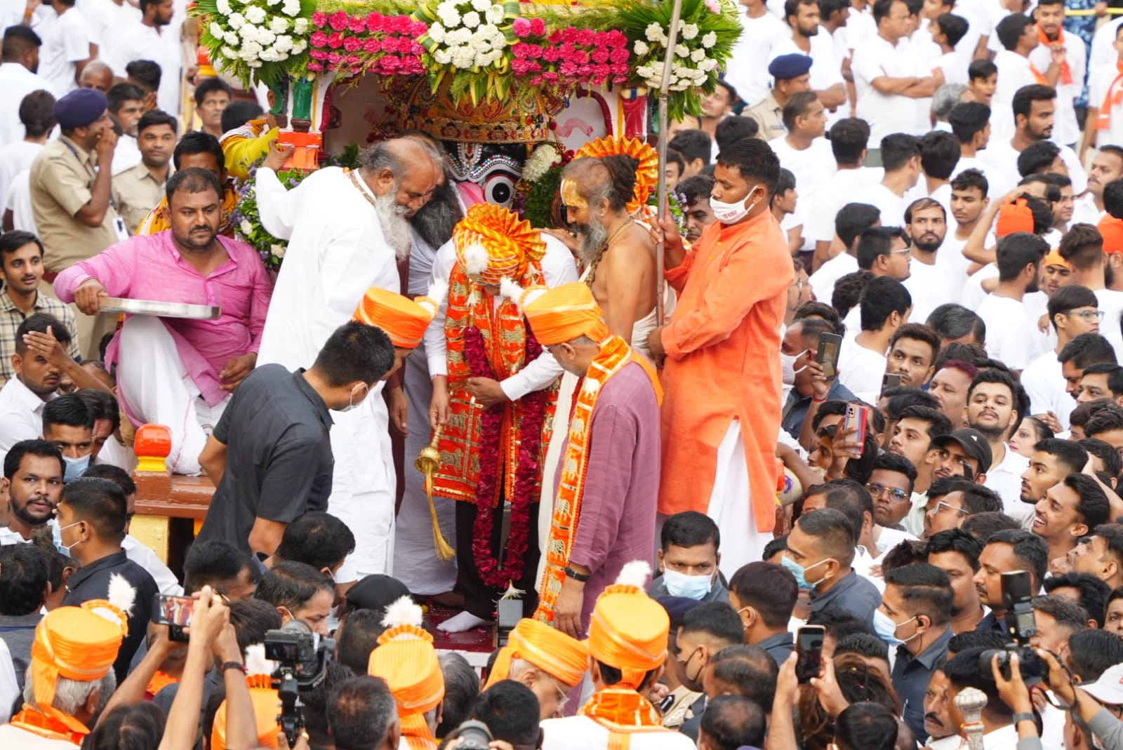 cm and home minister in rathyatra