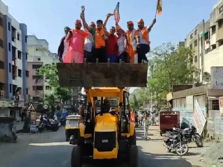 BJP workers started campaigning on bulldozers in Surat