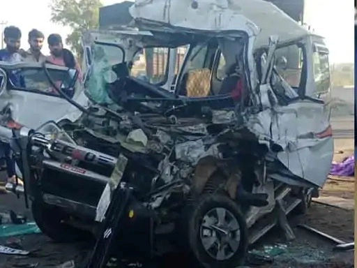 Accident between truck and eco car on Rajkot highway