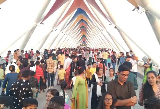 5 lakh visitors visited Ahmedabad's Atal Foot Over Bridge in three months