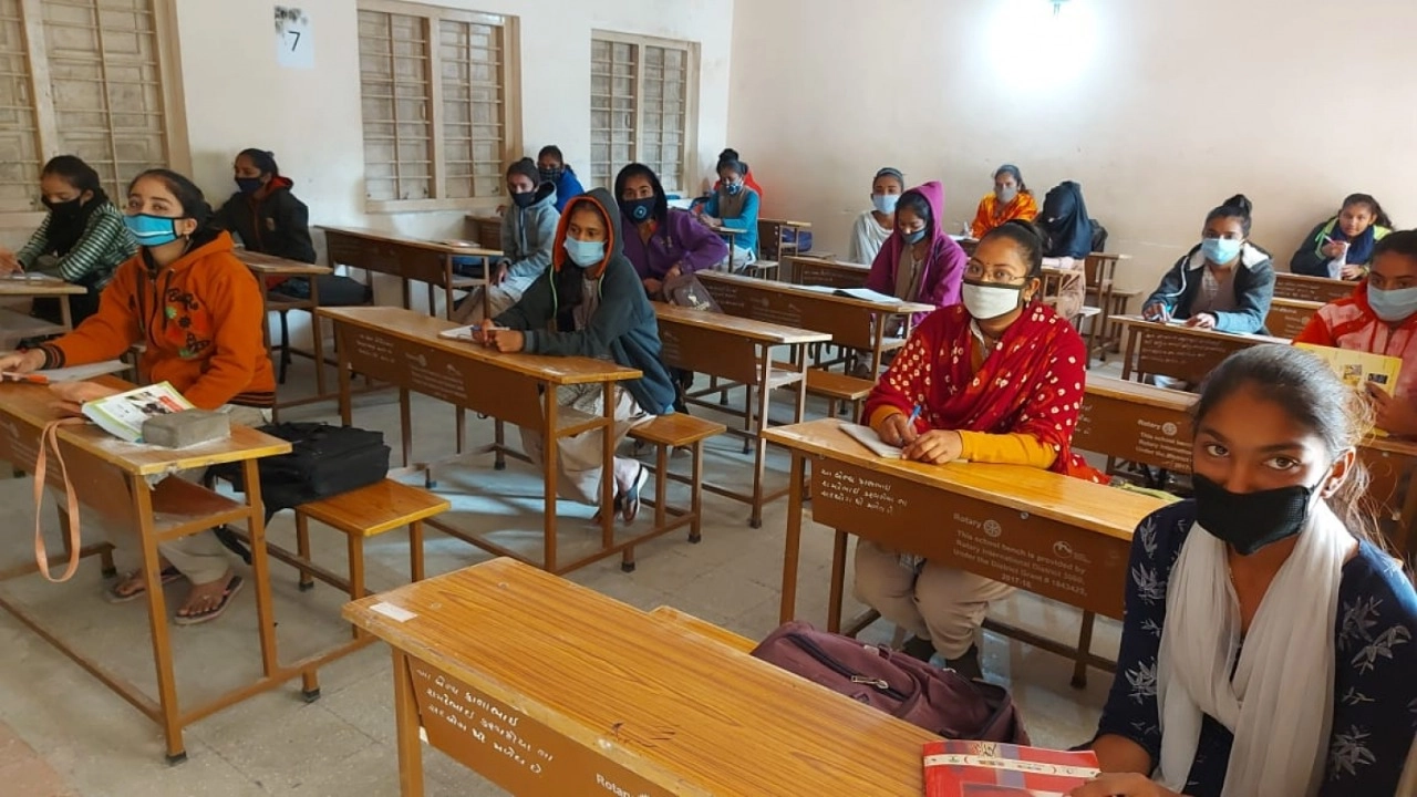 કોરોનાકાળ વચ્ચે ગુજરાતમાં  252 શિક્ષકોની હંગામી ધોરણે ભરતી કરાશે, આટલો હશે પગાર