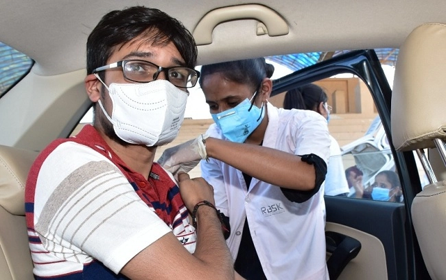 રસીકરણને લઇને મહત્વપૂર્ણ નિર્ણય, આજથી ગુજરાતના 1 લાખ લોકોને મળશે રસી