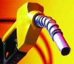 देश में पेट्रोल के दाम 65 पैसे घटे - petrol