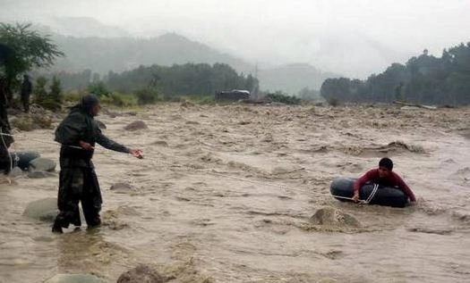 सेना 'दिन-रात' काम जारी रखेगी : सेना प्रमुख - Jammu and Kashmir flood, relief operations