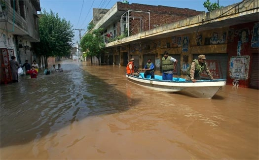 बाढ़ग्रस्‍त कश्मीर में 2.37 लाख लोगों को बचाया