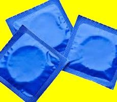 रेडलाइट एरिया में मुफ्त में बांटे लाखों कंडोम - condoms